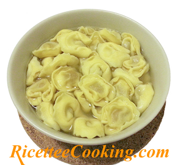 Tortellini in brodo di carne
